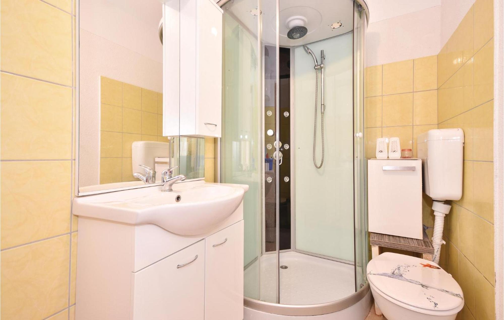 2 Bedroom Gorgeous Apartment In Stomorska Exterior foto